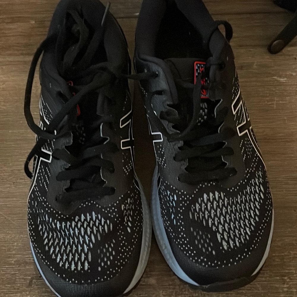 ASICS gel kayano 26.  Womens 8.5